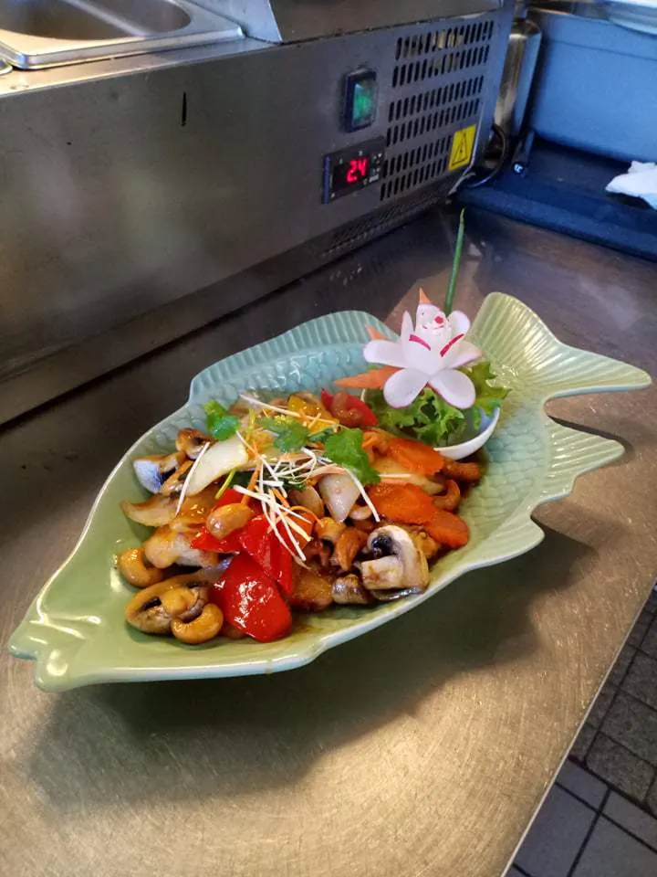 Hühnerfleisch mit Cashewkernen und Gemüse